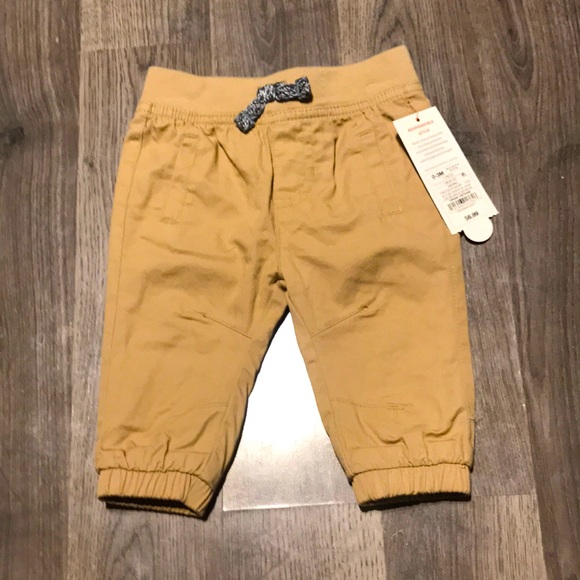 Infant khaki pants 👖 0-3 months - Picture 1 of 3